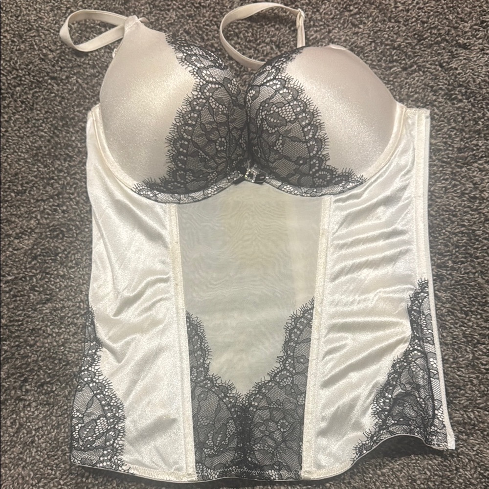 Victoria's Secret Cream and Black Bra with Molded Cups and Boning